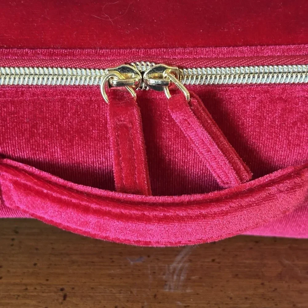Estée Lauder Red Makeup Case Zip Handle Polyester/Spandex 11x8x4 in